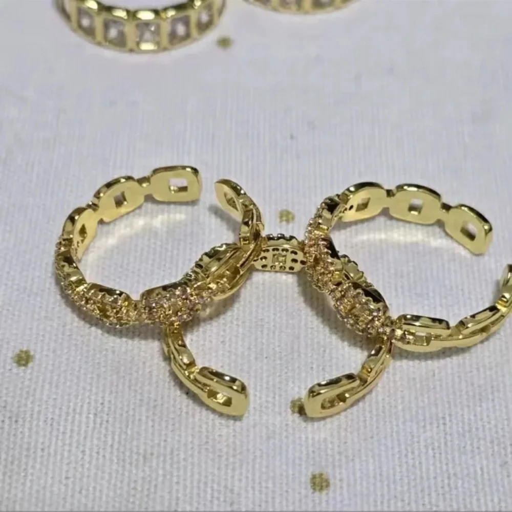 Elegant Gold Link Crystal Resizable Ring